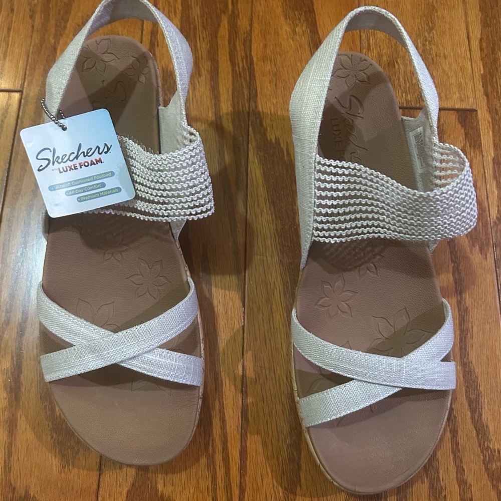Skechers Women's Cream Luxe Foam Slingback Sandals